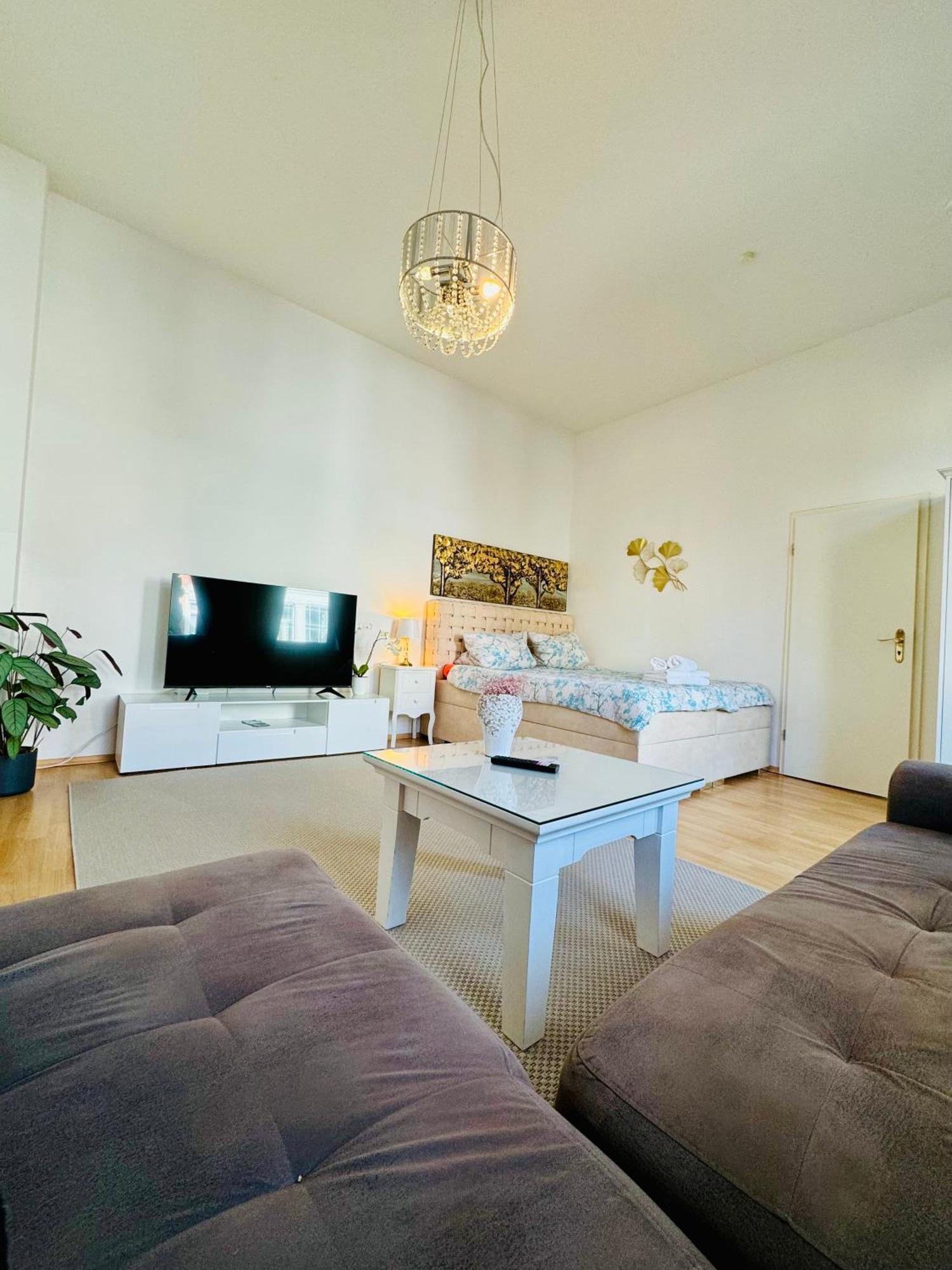 Wohnung Am Schlossgarten Schwerin  Bagian luar foto